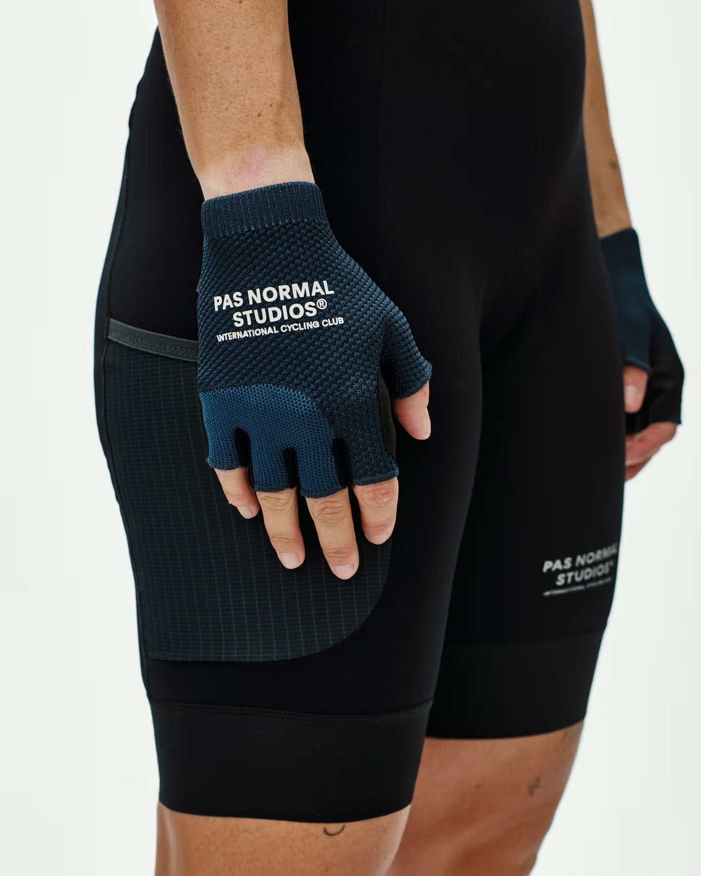 Escapism Mitts