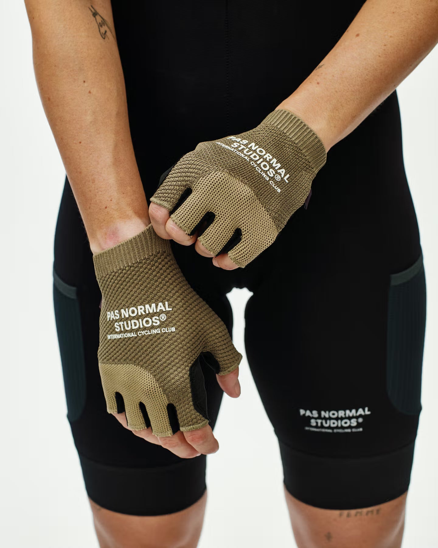Escapism Mitts