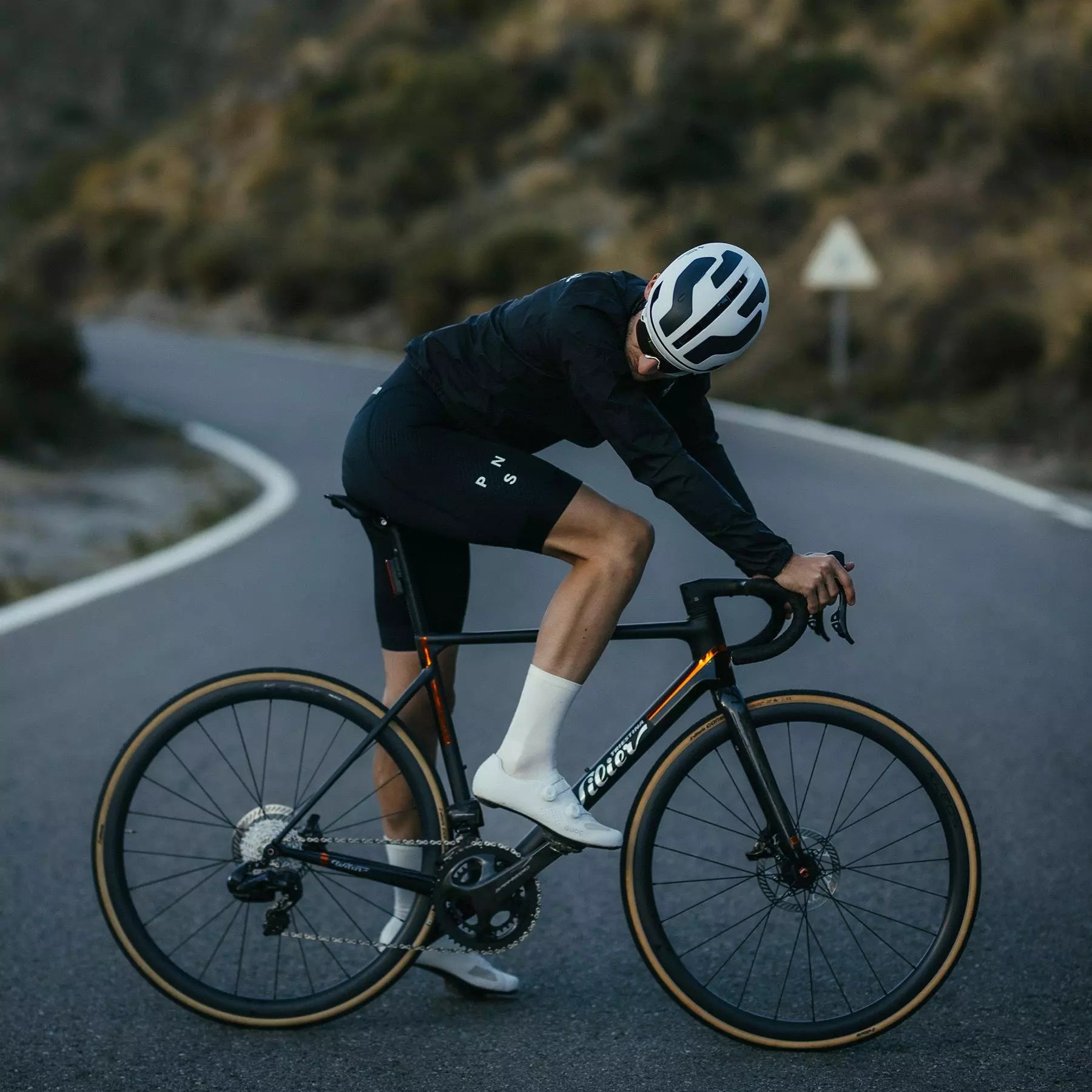 Falconer Aero 2Vi® Mips Cycling Helmet