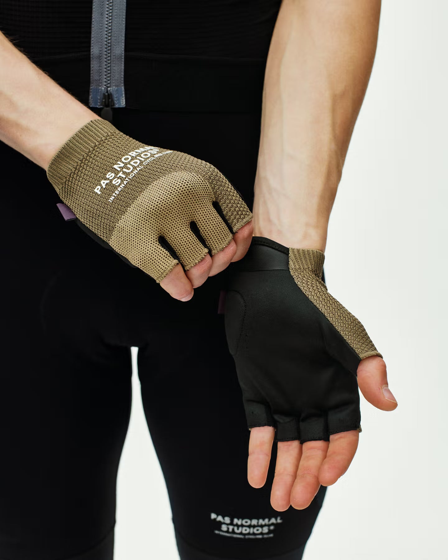 Escapism Mitts