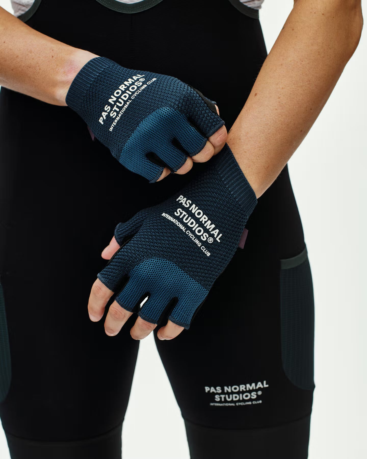 Escapism Mitts