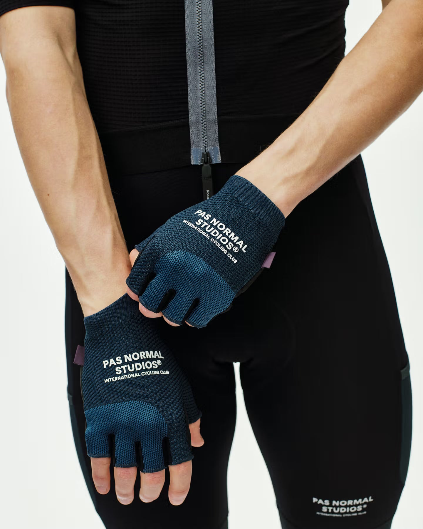 Escapism Mitts
