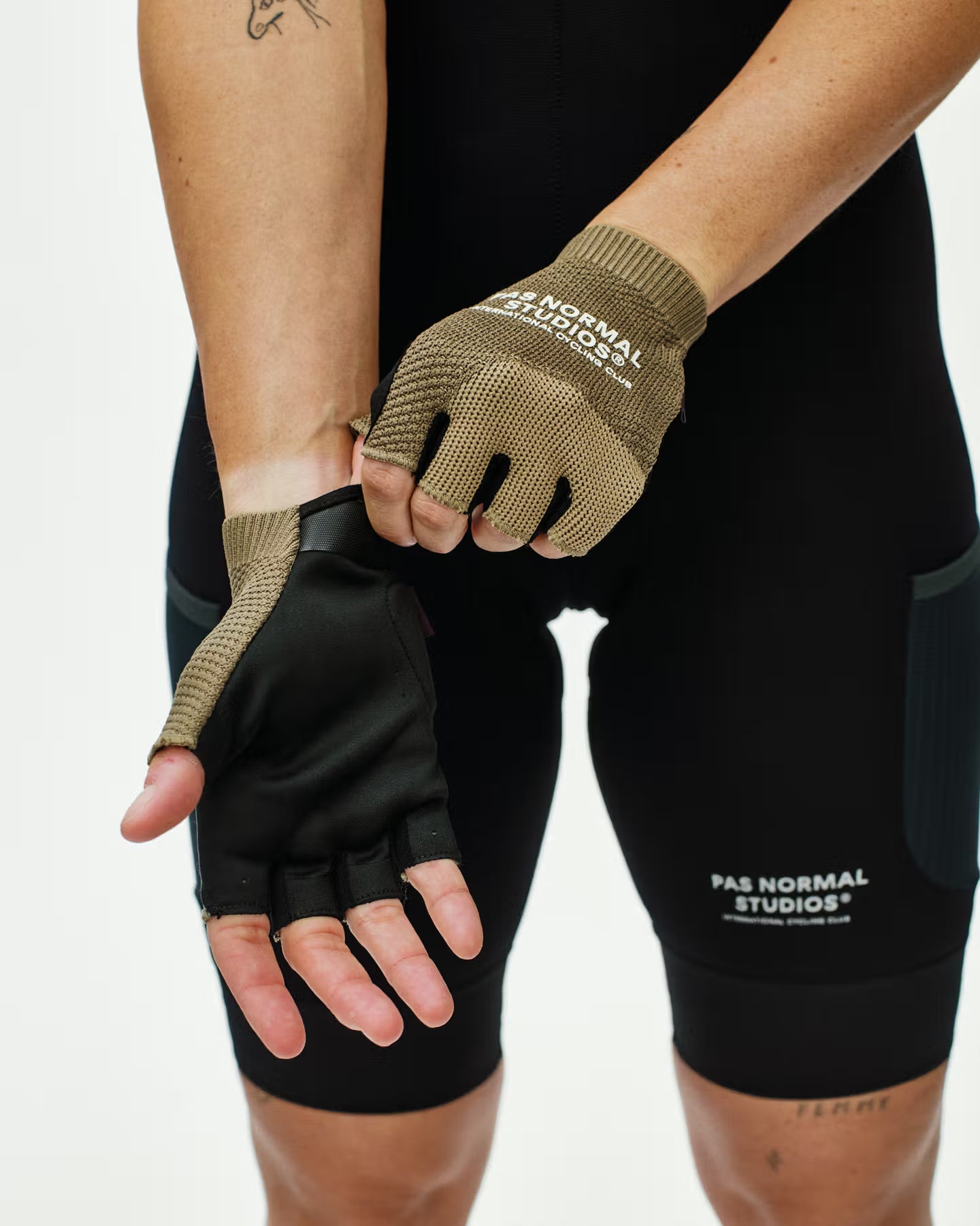 Escapism Mitts