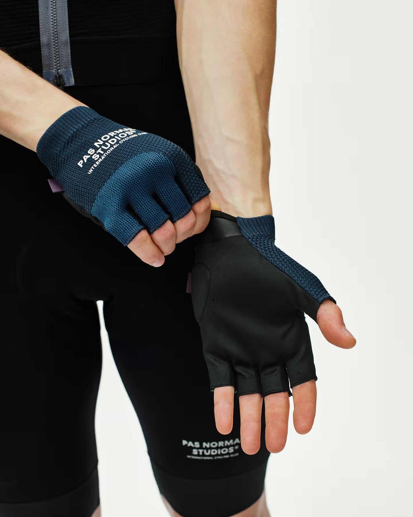 Escapism Mitts