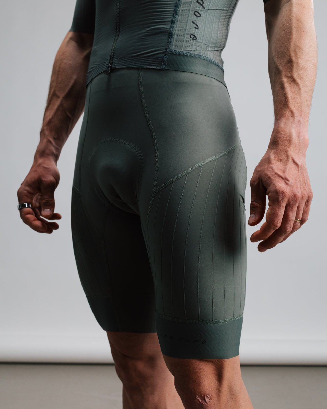 Echelon Aero Bib Shorts Mulled Basil