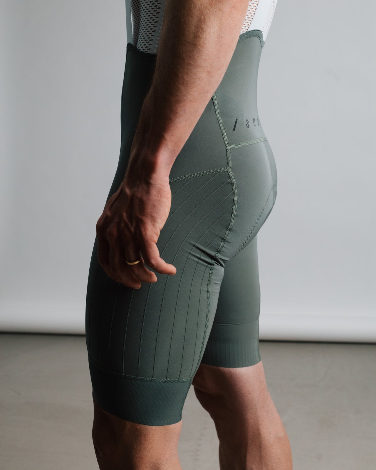 Echelon Aero Bib Shorts Mulled Basil